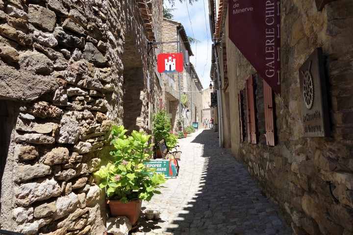 La rue des Martyrs, Minerve, hérault