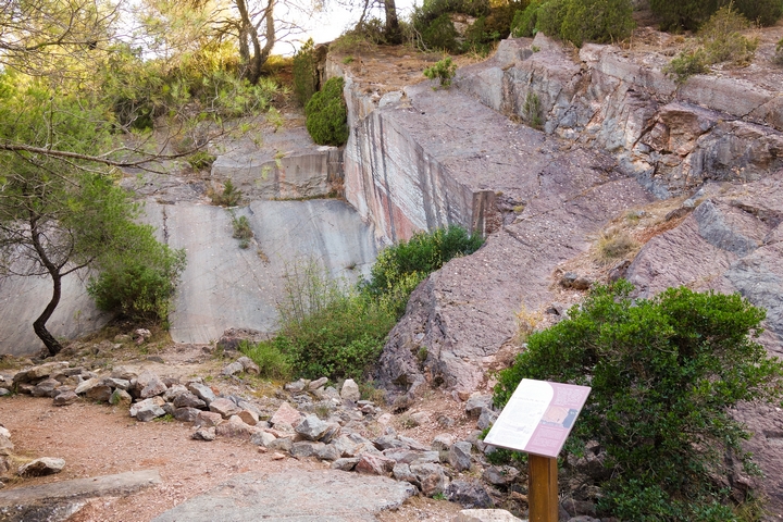 Les carrières de Marbre Caunes -Minervois