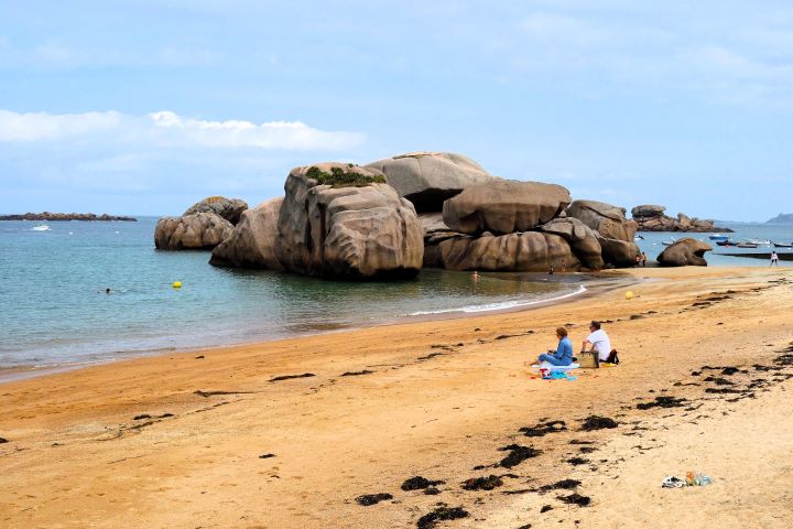 La plage Coz-Pors, Trégastel