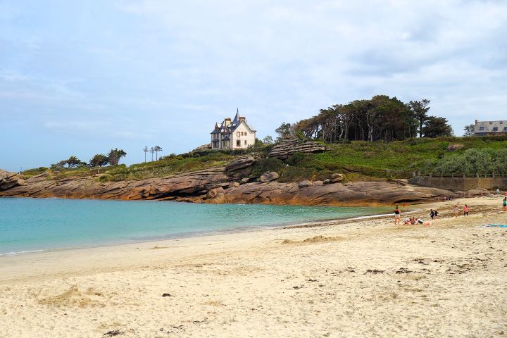 La plage la Grève-blanche, Trégastel