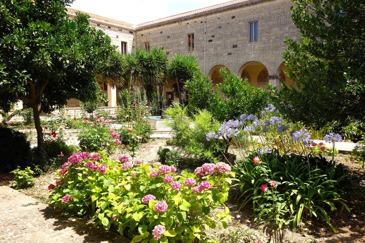 Le Monstère de san Pietro di Sorres, Sardaigne