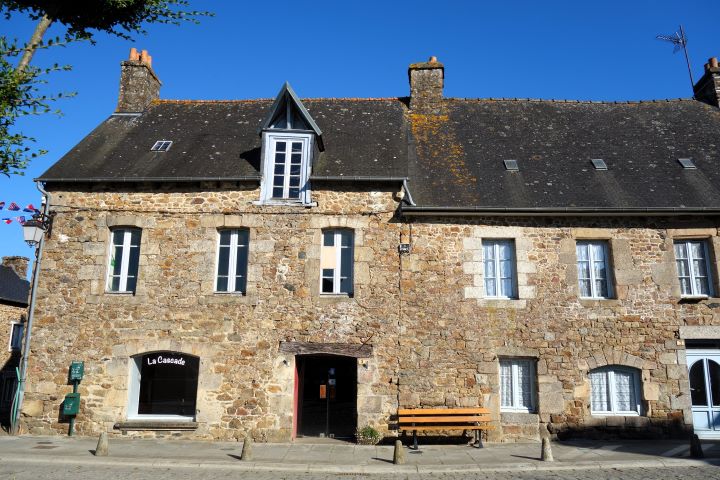 Maisons aux façades remarquables, place des Sapeurs pompiers, Châtelaudren