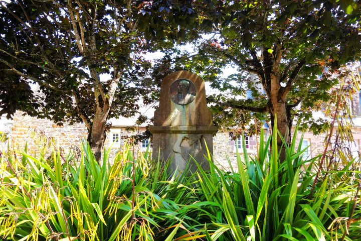 Monument en l’honneur de Théodore Botrel, Paimpol