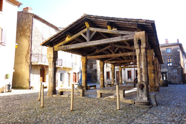 Les anciennes halles de Lagrasse