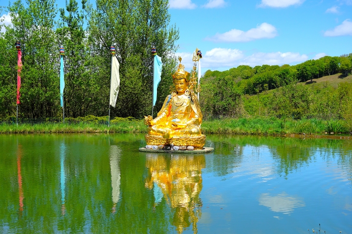 Lerab Ling, Temple Bouddhiste, Hérault