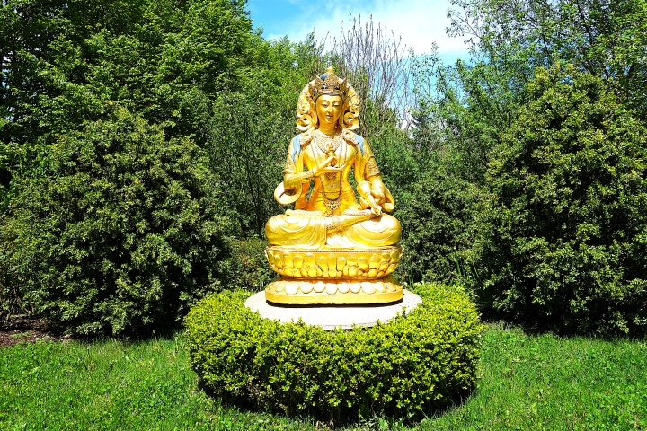 Lerab Ling, Temple Bouddhiste, Hérault