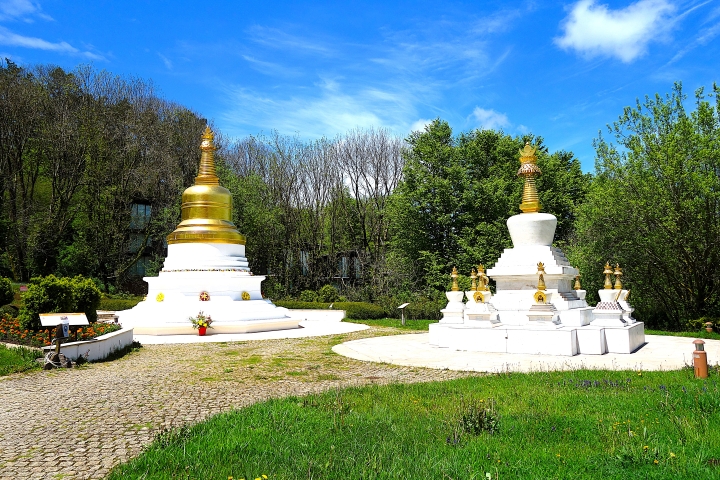 Lerab Ling, Temple Bouddhiste, Hérault