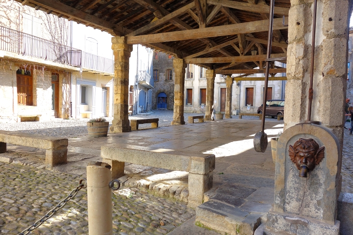 Les halles de Lagrasse