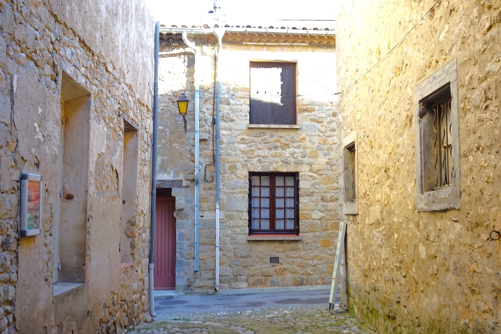 Les ruelles de Lagrasse, Aude