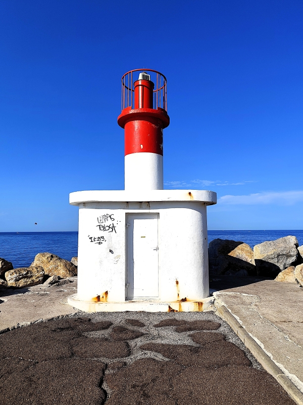 Balade jusqu’au phare de Canet-en-Roussillon le long du littoral