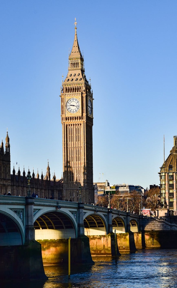 Vue de Big Ben et du Palais de Westminster depuis la Tamise
