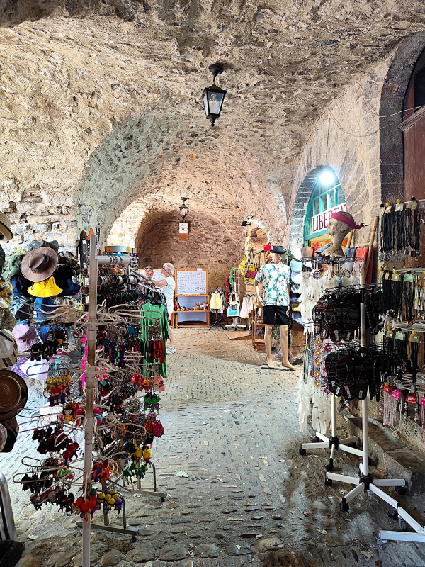 Boutique artisanale à Saint-Guilhem-le-Désert