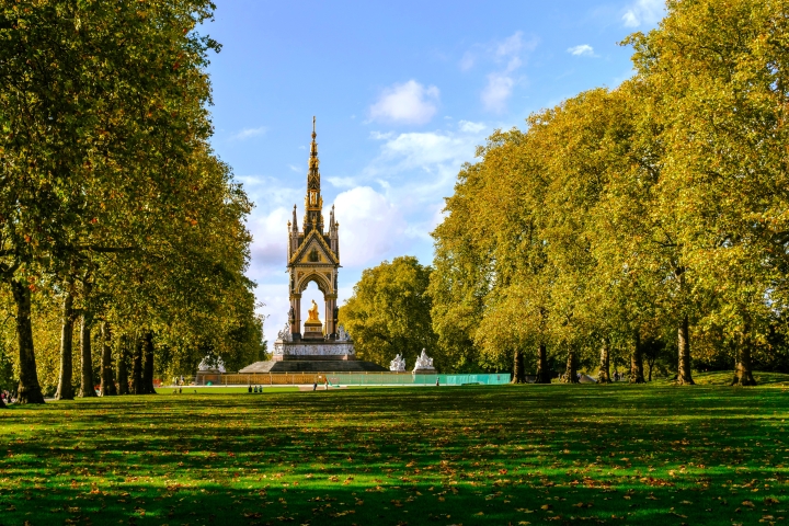 Les parcs royaux, tels que Hyde Park et Regent’s Park, permettent de profiter de la nature en plein cœur de la ville