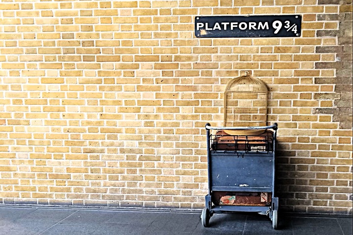 Le quai 9¾ à la gare de King’s Cross à Londres, célèbre pour le départ du Poudlard Express