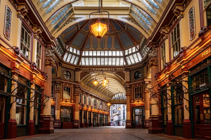 Leadenhall Market à Londres, inspirant le Chemin de Traverse dans les films Harry Potter