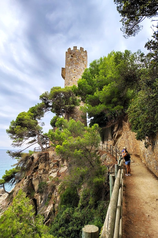 Le Castell de Sant Joan, forteresse médiévale du XIe siècle dominant Lloret de Mar, Costa Brava