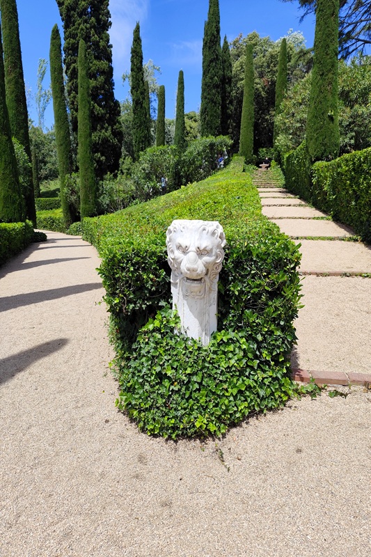 Détail architectural et sculpture dans les jardins de Santa Clotilde, Lloret de Mar
