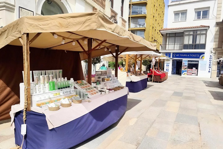 Le marché traditionnel de Lloret de Mar avec produits locaux catalans