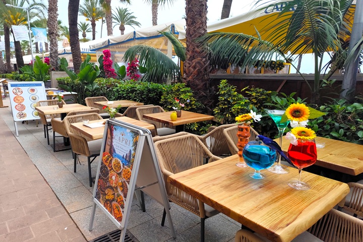 Tapas catalanes et fruits de mer frais dans un restaurant de Lloret de Mar, Costa Brava