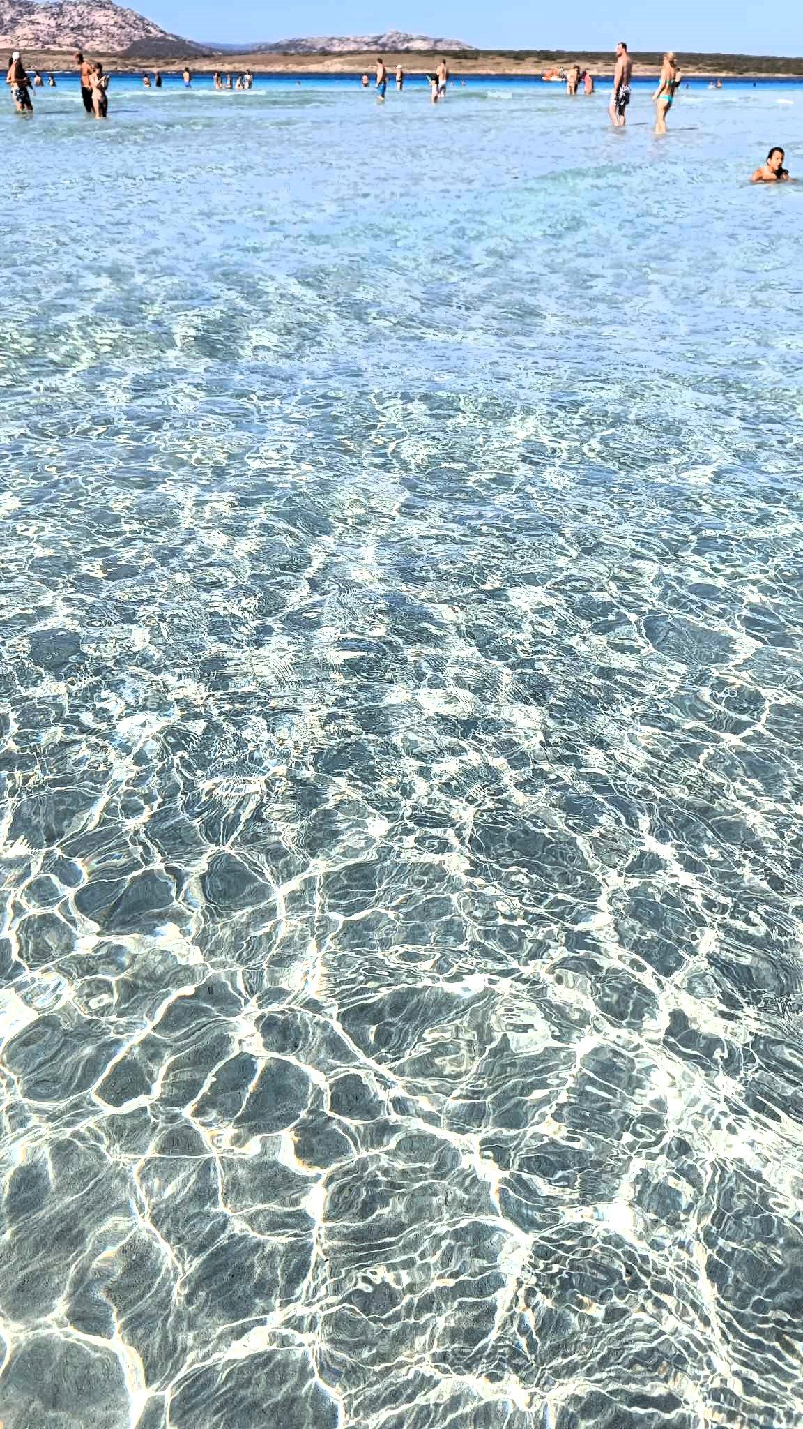 Plage La Pelosa à Stintino, sable blanc et eaux turquoise en Sardaigne du Nord"