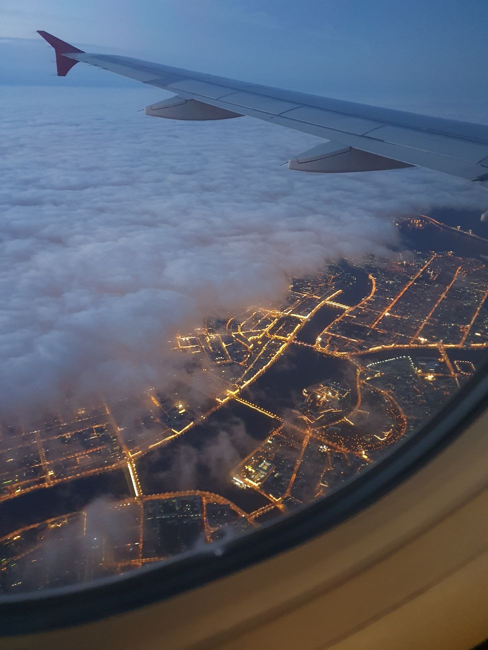 photo of an airplane wing