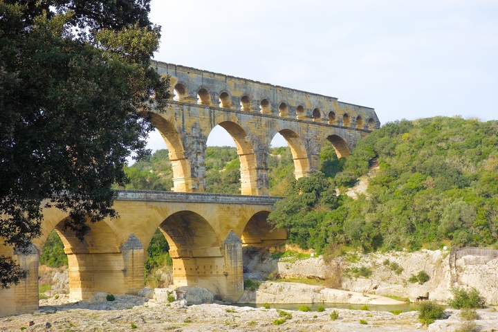 Le Pont du Gard, aqueduc romain classé UNESCO près de Montpellier